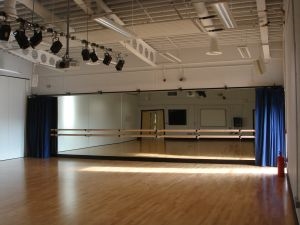 Hoe een dansstudio thuis te bouwen