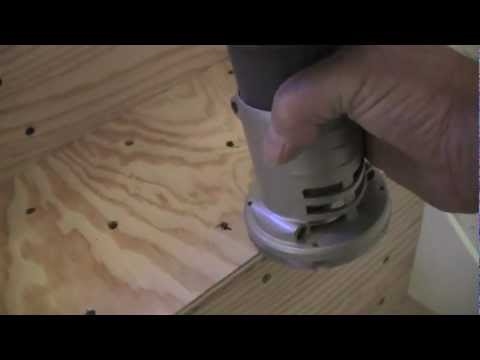 Как да инсталирате плочки Peel & Stick на стълбище
