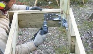 Jaké šrouby použít na oplocení dřeva