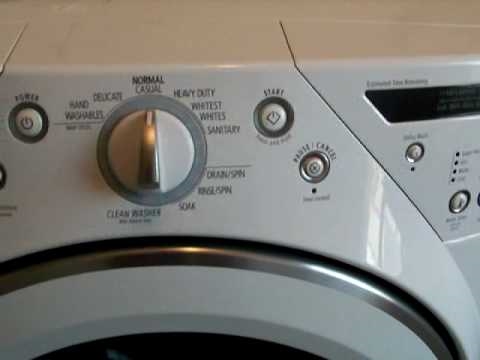 Hoe de voorkant van een Whirlpool Duet-wasmachine verwijderen