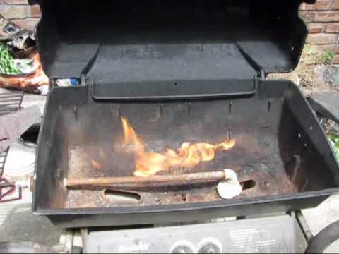 Sådan konverteres en Weber-BBQ til et ildsted