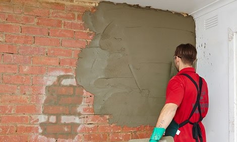 Jak čistit omítnuté zdi