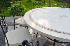 石のテラステーブルを磨く方法