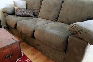 Як дістати сечу з диванної подушки