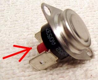 Cómo restablecer el interruptor en un motor soplador