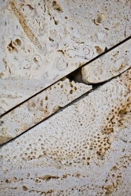 Hoe verf van kalksteen te verwijderen