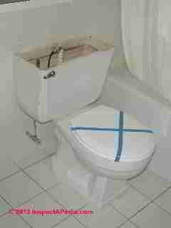 Līme porcelāna tualetei, kas sabojājās, pievelkot skrūves