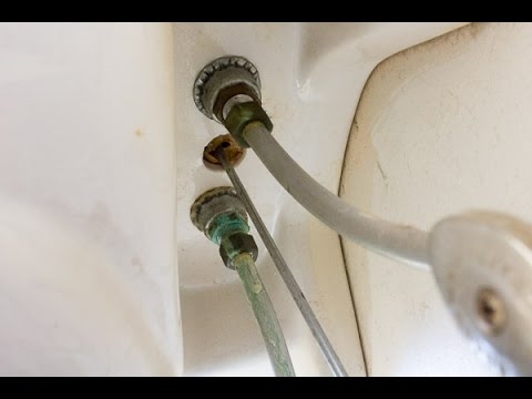 كيفية إصلاح تسرب في بالوعة الحمام