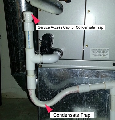 Una tubería de drenaje del horno HVAC está obstruida