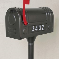 So befestigen Sie eine Mailbox an einem Mast