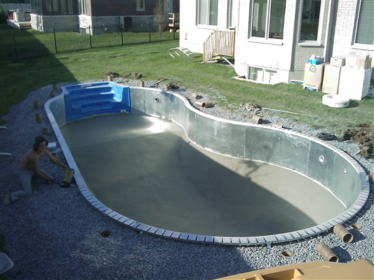 Hoe schat ik beton voor een zwembad?