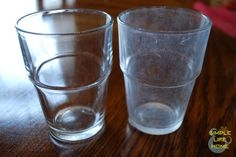 Cómo quitar las manchas de agua dura de los vasos para beber