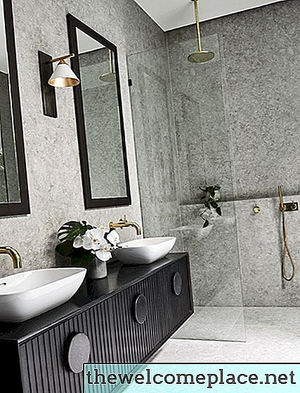 10 superbes designs de salle de bains en carreaux de pierre qui ont permis à nos rédacteurs de faire une double prise
