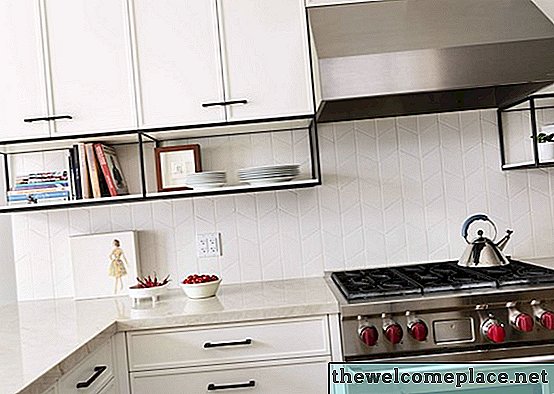 10 způsobů, jak styl otevřené police v kuchyni