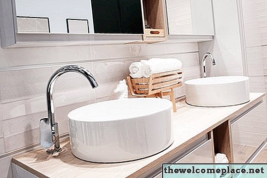 12 produits de nettoyage pour salles de bains ayant une posture cultuelle