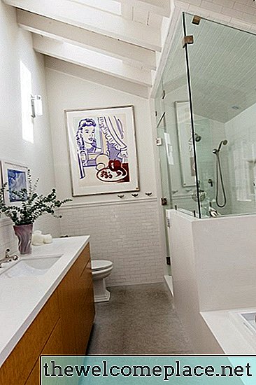 12 nápadů na bílou koupelnu, které kouří