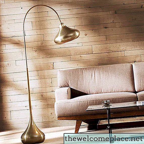 13 lámparas de pie de arco que agregarán elegancia a cualquier habitación