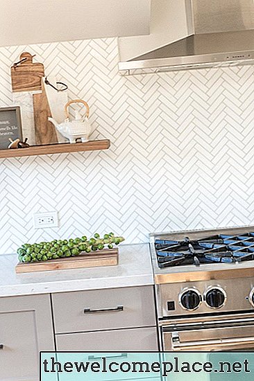 13 Idéias de Backsplash de cozinha moderna branca elegante