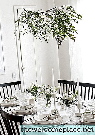 13 Ruang Makan Putih Yang Tidak Pernah Keluar Dari Gaya