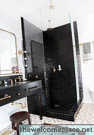 14 geweldige ideeën voor zwart-witte badkamers
