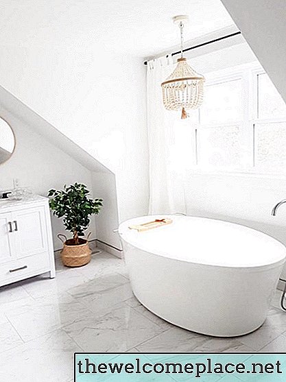 6 čudovitih idej za kopalniške talne marmorja