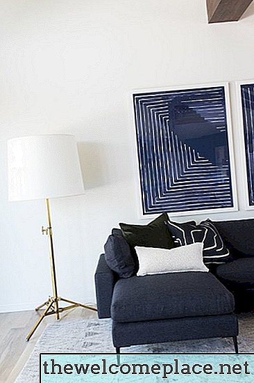 6 marineblå stue-ideer som vil overbevise deg om den dristige fargen er faktisk en nøytral