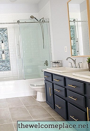 7 ideas de baño con azulejos de vidrio dignos de su tablero de Pinterest "Dream Home"