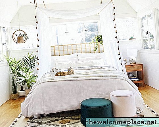 7 ideer om dekorasjon av små soverom som du ikke har sett en million ganger før