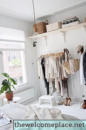 7 záludných způsobů, jak do vaší ložnice uložit trochu více oblečení