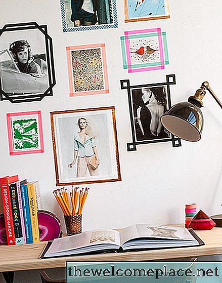 7 veidi, kā pakārt fotoattēlus un mākslu jūsu kopmītnes istabā