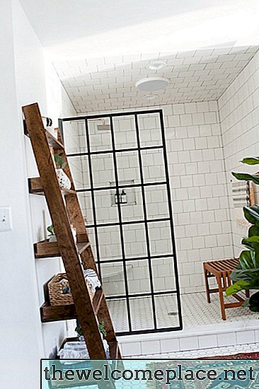 8 ideas de ducha abierta que te convencerán de tirar la cortina de la ducha