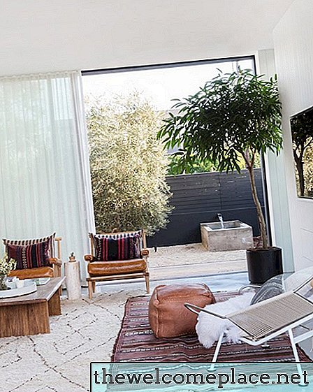 9 ideas de alfombras para sala de estar que harán que sus pisos se vean mucho mejor