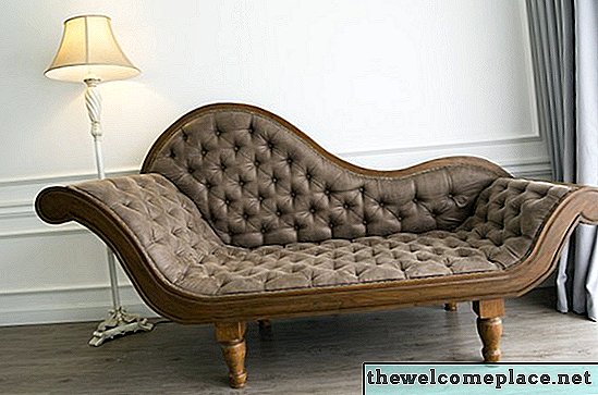 O preço médio para reupholster um sofá