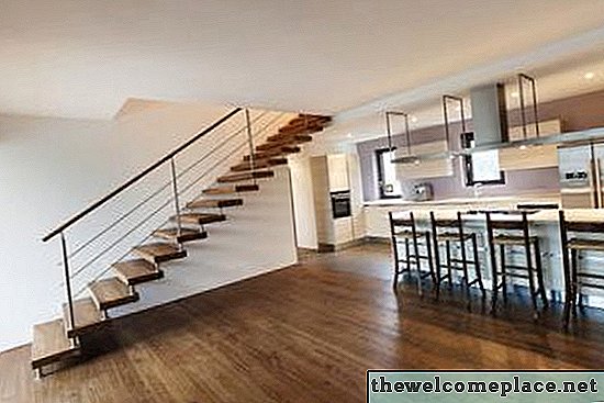 Der beste Bodenbelag für das Bedecken von Treppen in einem Haus