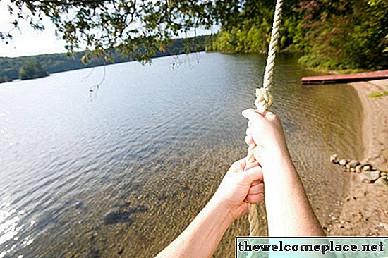 Ο καλύτερος τρόπος για να κρεμάσει ένα Swing από ένα δέντρο Limb