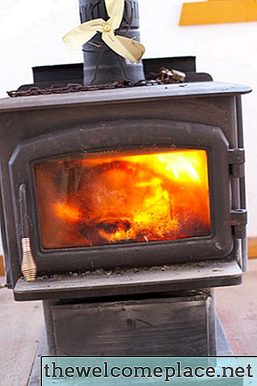 As melhores maneiras de adicionar umidade ao ar enquanto estiver usando um fogão a lenha