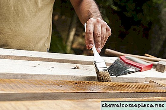 Los mejores productos removedores de barniz para madera