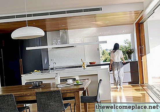 Un couple de Brisbane construit une propriété spacieuse qui valorise ses vues impressionnantes