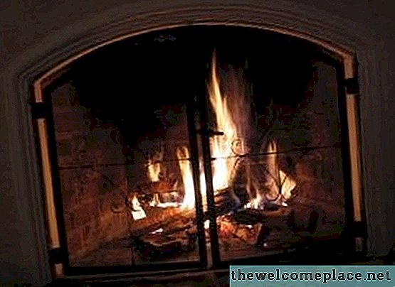 暖炉で松を燃やすことはできますか？