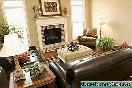 ¿Puedo decorar con muebles de cuero y muebles de tela en una habitación?