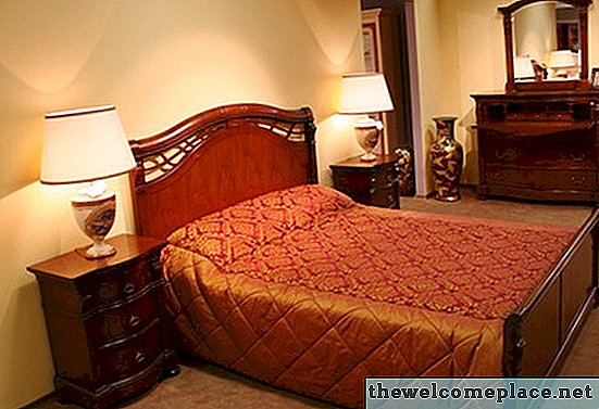 Posso fare in modo che la struttura di un letto matrimoniale si adatti a un letto di dimensioni standard?