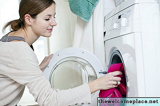 Posso collegare la mia lavatrice a una presa a muro?