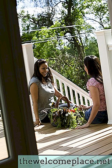 Puis-je mettre du carrelage ou du linoléum sur ma terrasse en bois?