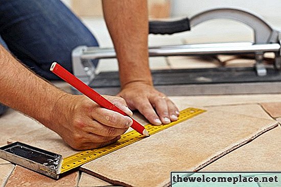 Kan flytande naglar användas på golvplattor?