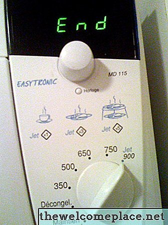 Lehet-e a hűtőszekrény és a mikrohullámú sütő ugyanabban az áramkörben?
