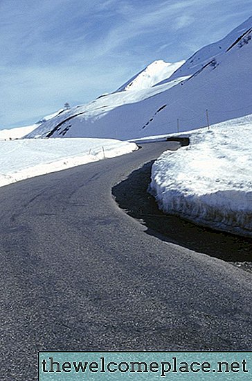 O sal-gema pode danificar uma entrada de asfalto ao tentar derreter o gelo?