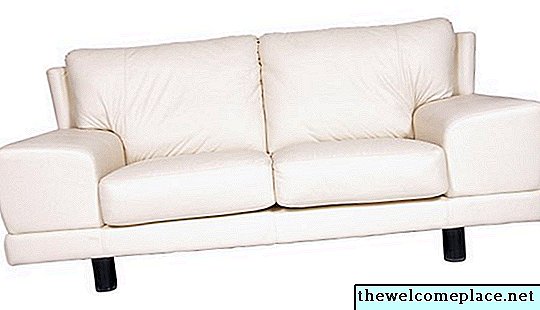 Lahko barvate ali barvate bel usnjen kavč?