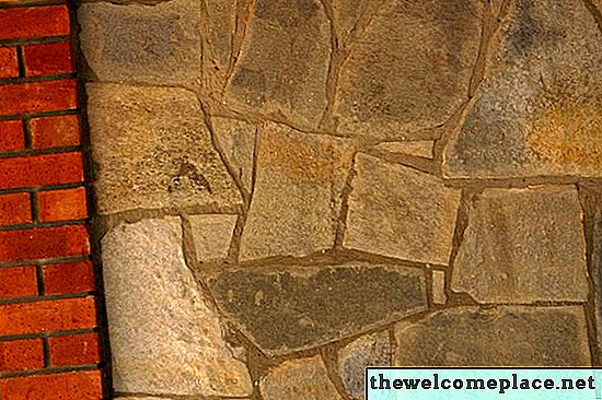 Você pode colocar pedra falsa sobre uma lareira de azulejos?