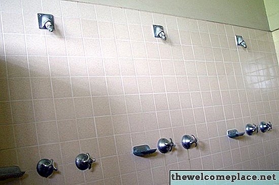 Ви можете плитку над душовими кабінками зі склопластику?