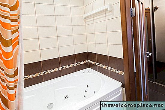 Können Sie Badesalz in einer Whirlpool-Badewanne verwenden?